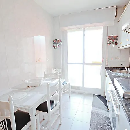 Céntrico apartamento con 2 plazas de parking en Vilagarcía de Arousa Appartement *