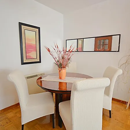 Céntrico apartamento con 2 plazas de parking en Vilagarcía de Arousa Appartement *